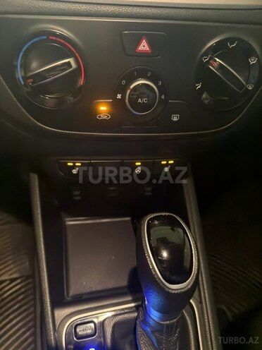 Hyundai Accent-10