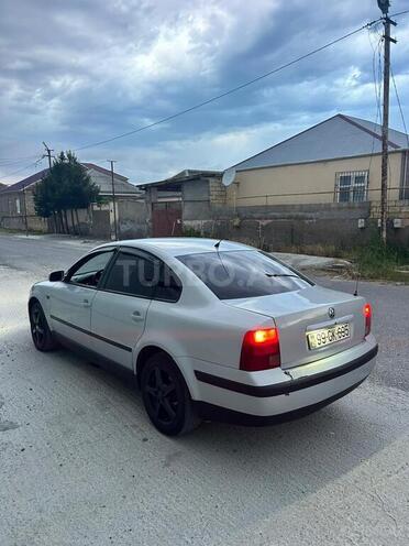 Volkswagen Passat-8