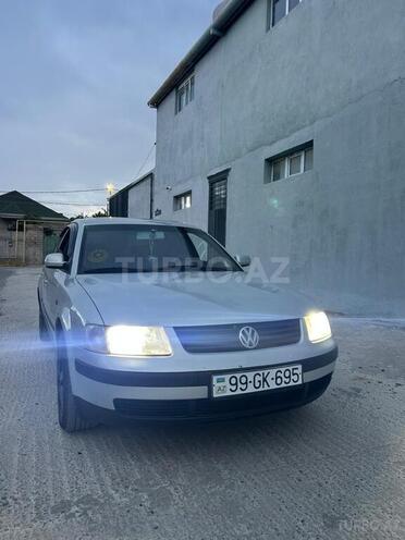 Volkswagen Passat-1