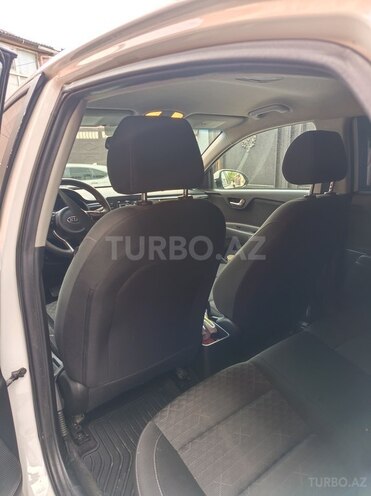 Kia Rio-17