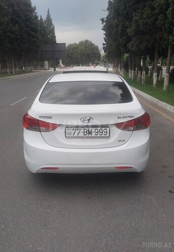 Hyundai Elantra-10