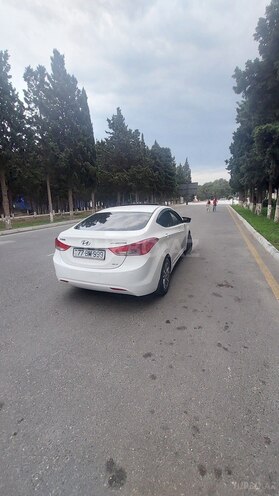 Hyundai Elantra-3