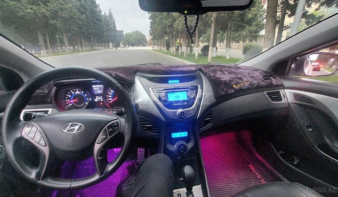Hyundai Elantra-16
