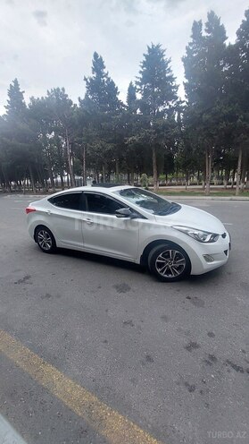 Hyundai Elantra-9