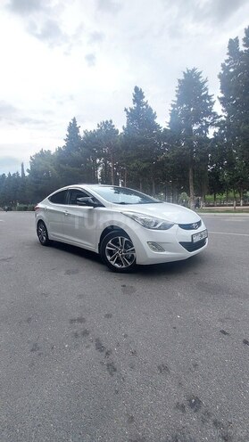 Hyundai Elantra-4