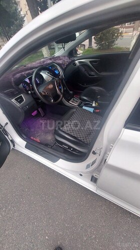Hyundai Elantra-14