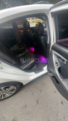 Hyundai Elantra-18