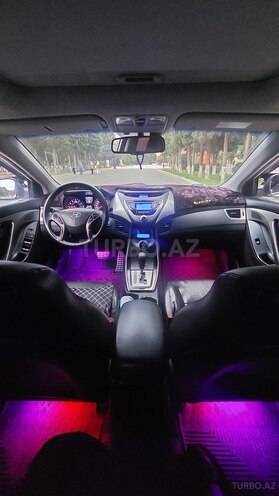 Hyundai Elantra-17