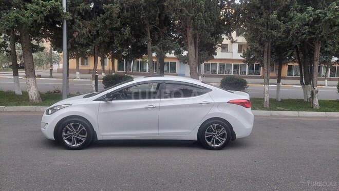 Hyundai Elantra-12