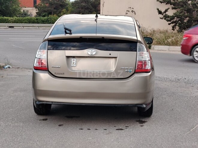 Toyota Prius-5