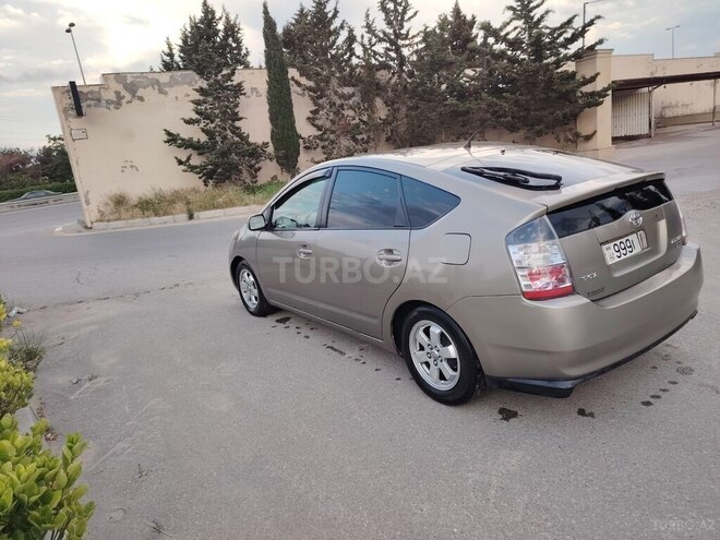 Toyota Prius-3