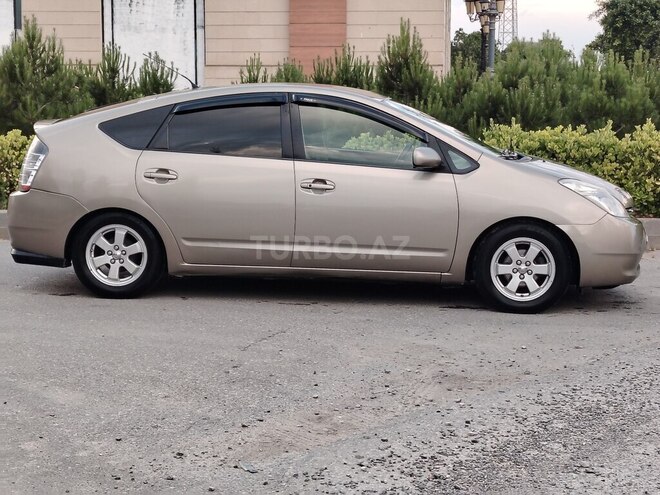 Toyota Prius-12