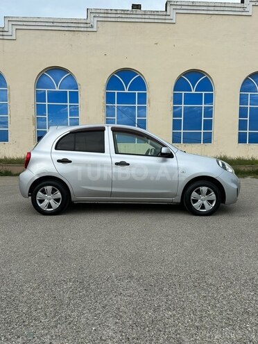 Nissan March-7
