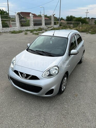 Nissan March-8