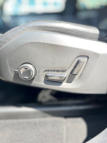 Volvo XC90-11
