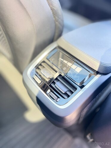 Volvo XC90-9