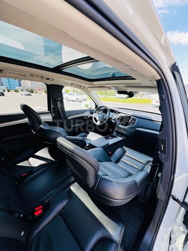Volvo XC90-8