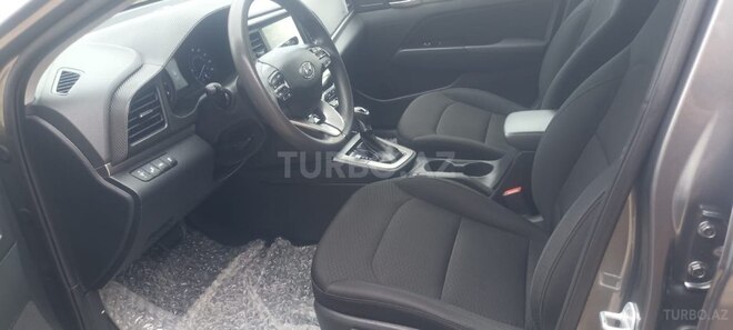 Hyundai Elantra-10