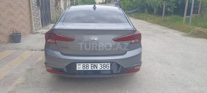 Hyundai Elantra-6