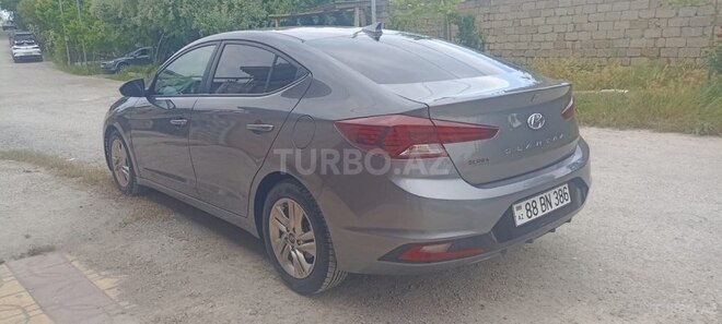 Hyundai Elantra-5