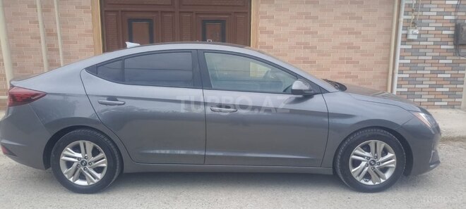 Hyundai Elantra-4