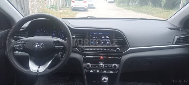 Hyundai Elantra-9