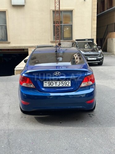 Hyundai Accent-4
