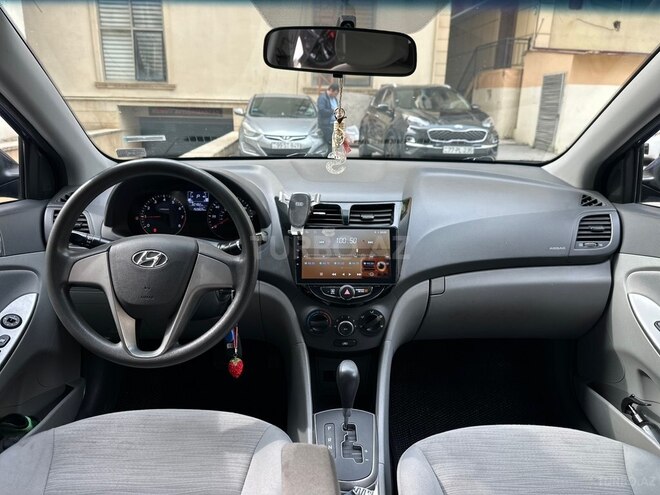 Hyundai Accent-8