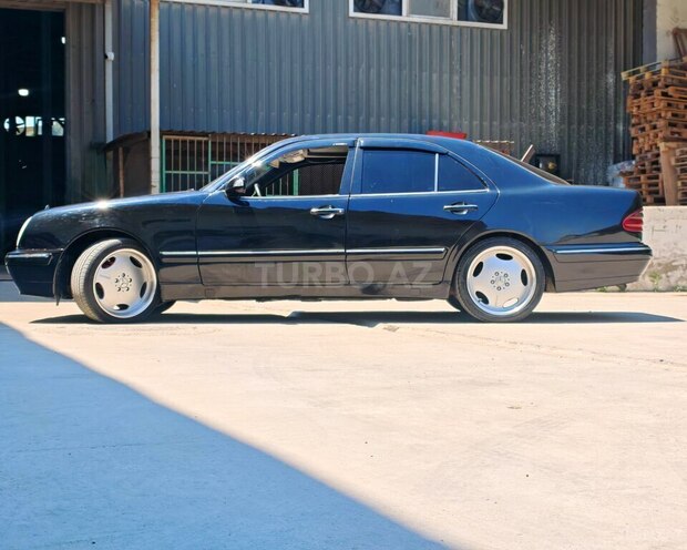 Mercedes E 220-3