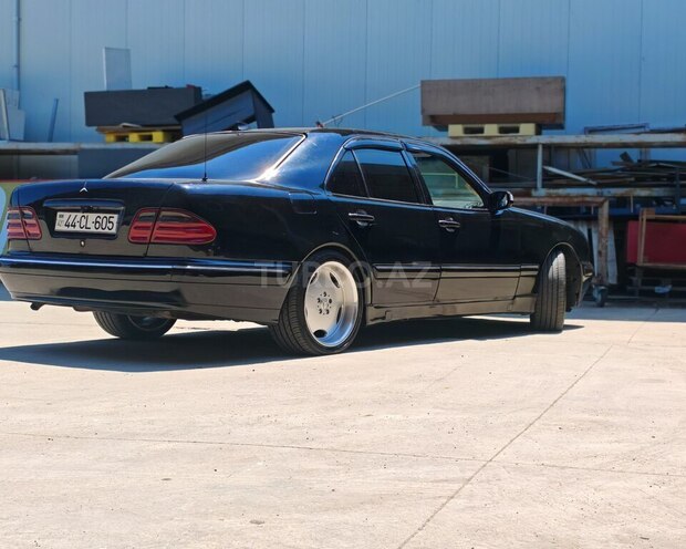 Mercedes E 220-2