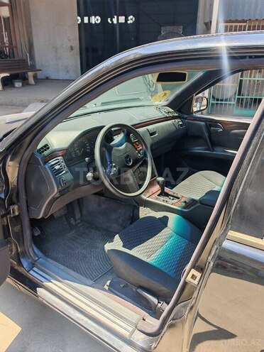 Mercedes E 220-5