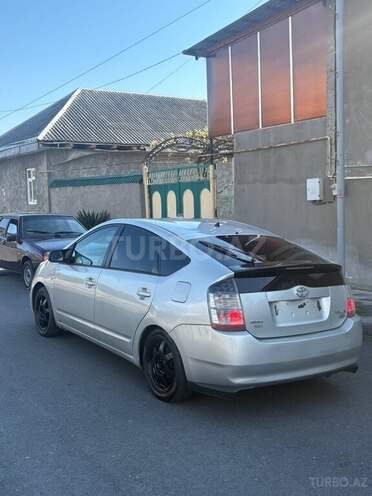 Toyota Prius-5