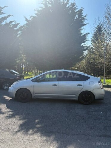 Toyota Prius-4