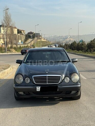 Mercedes E 220-1