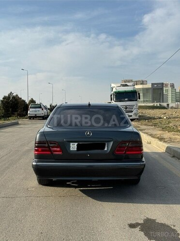 Mercedes E 220-4