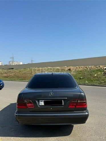 Mercedes E 220-6