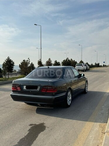 Mercedes E 220-3