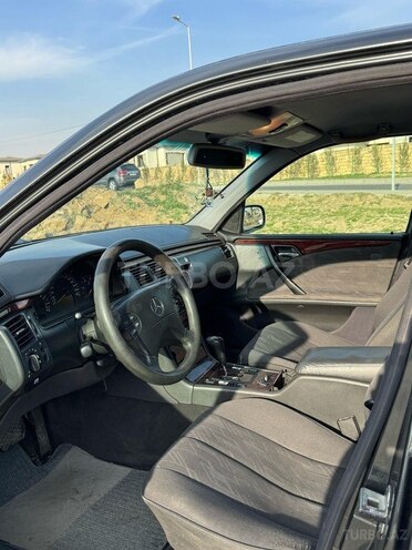 Mercedes E 220-5