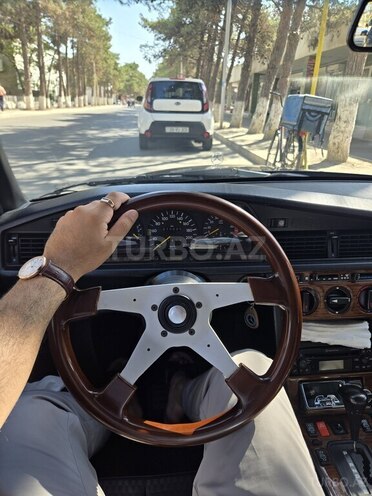 Mercedes 190-2