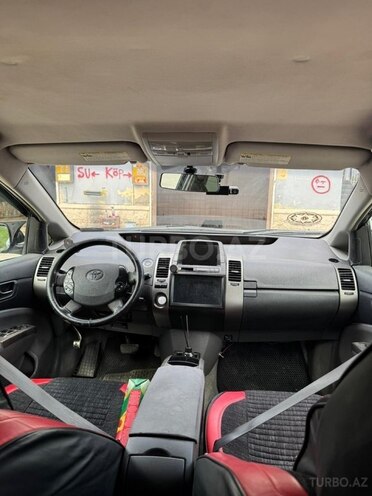 Toyota Prius-5