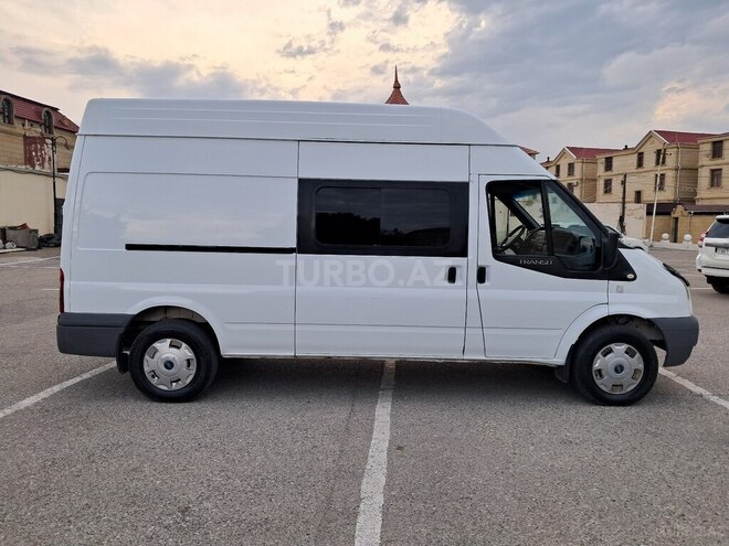 Ford Transit-8