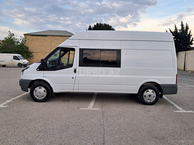 Ford Transit-9