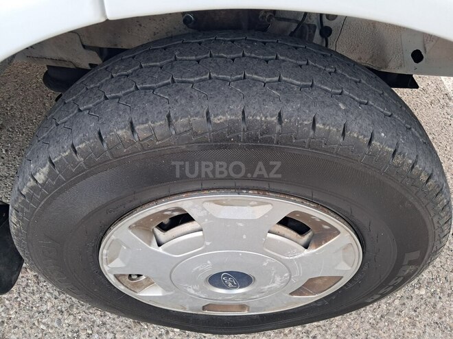 Ford Transit-16