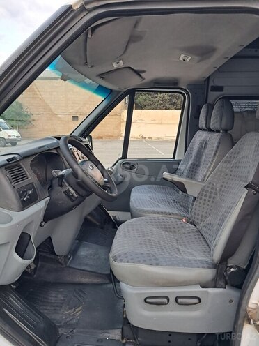 Ford Transit-17