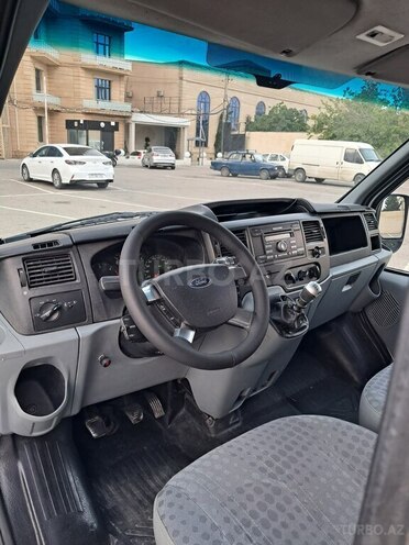 Ford Transit-18