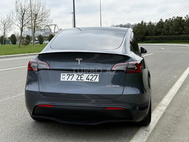 Tesla Model Y-4
