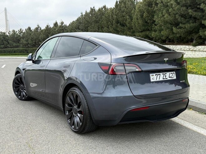 Tesla Model Y-5