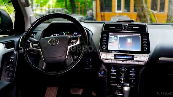 Toyota Land Cruiser Prado-11