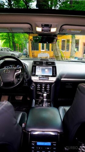 Toyota Land Cruiser Prado-10