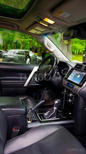 Toyota Land Cruiser Prado-12
